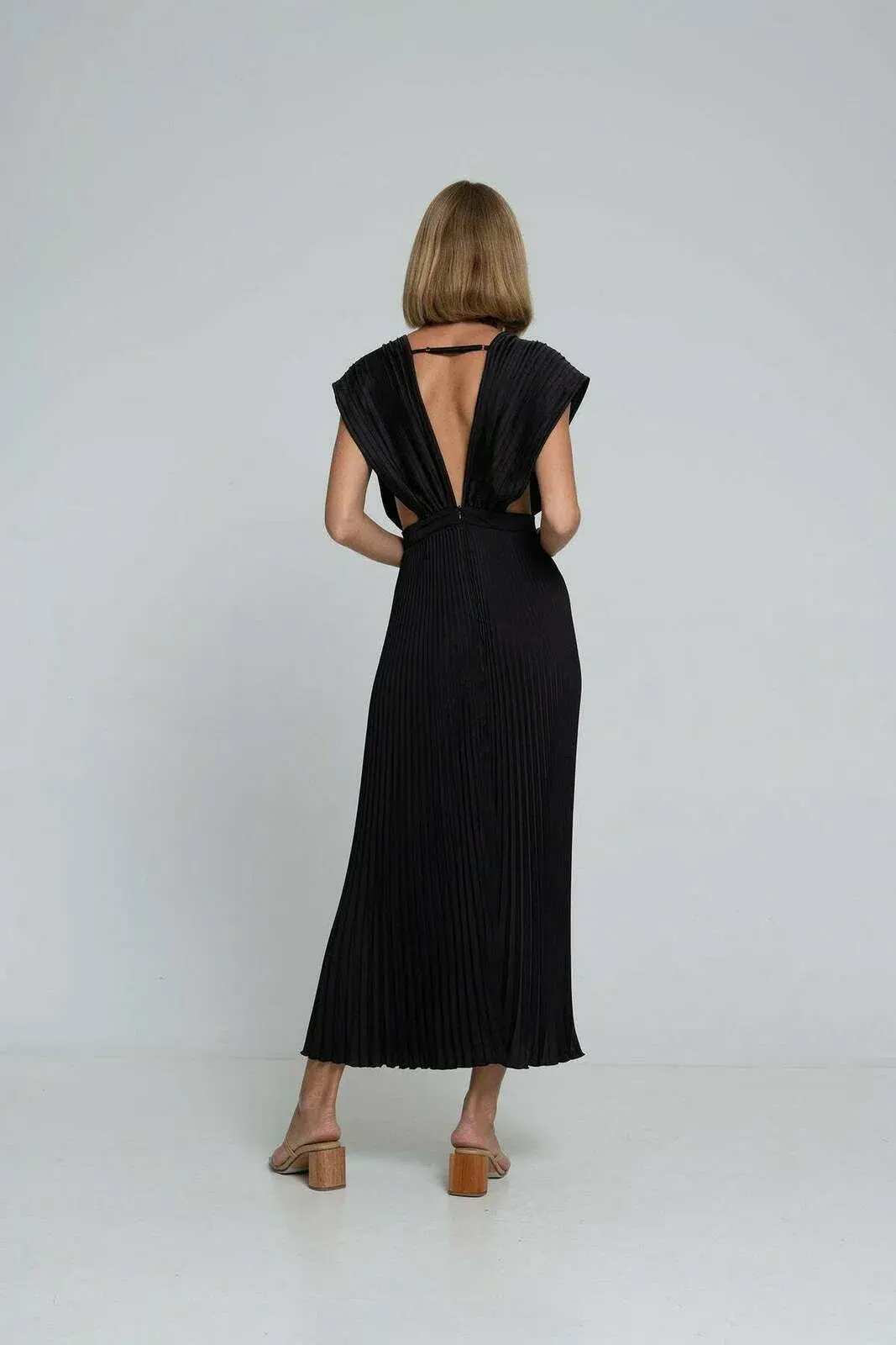 L'idee Gala Gown Black Size 8 - Image 2