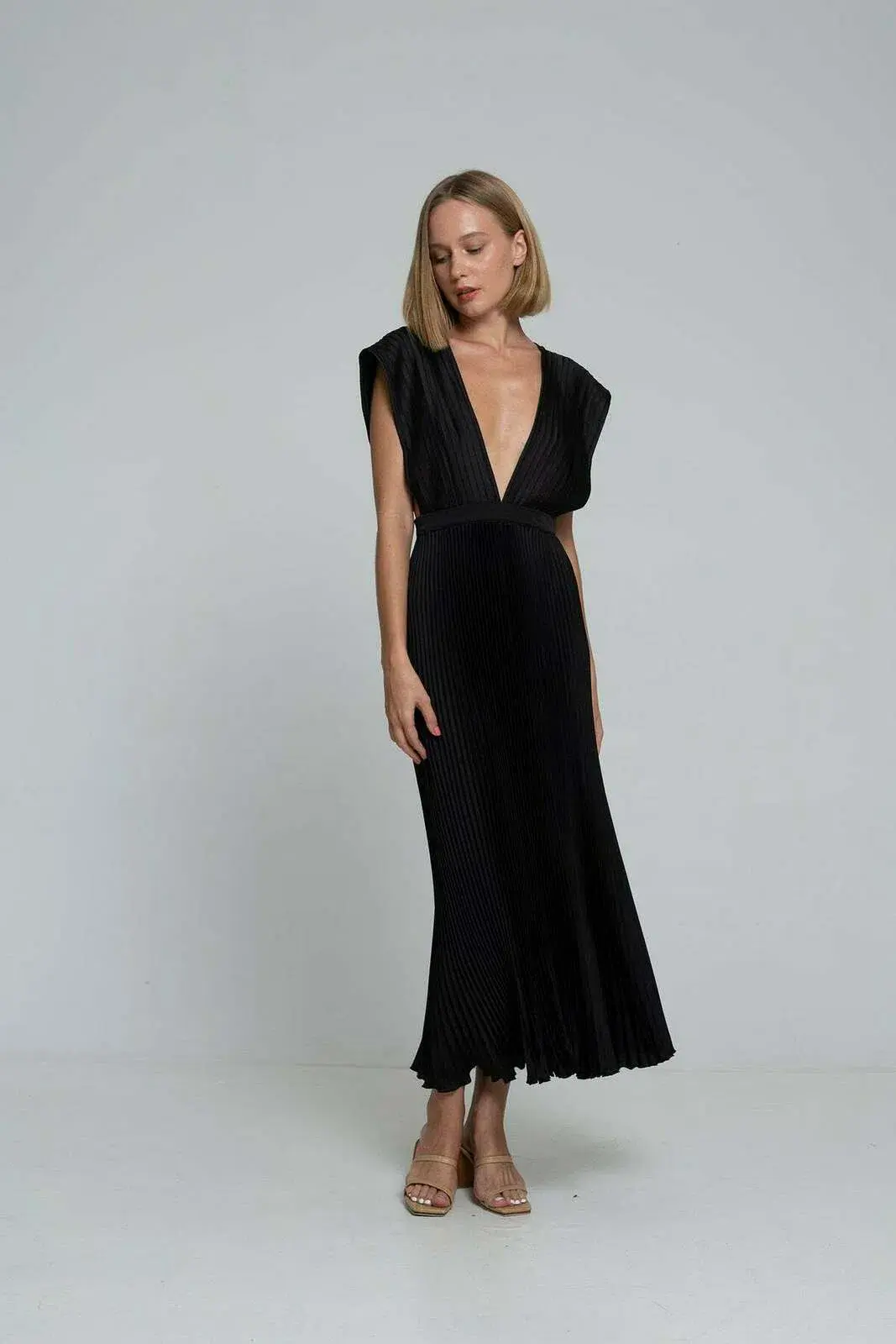 L'idee Gala Gown Black Size 8 - Image 1