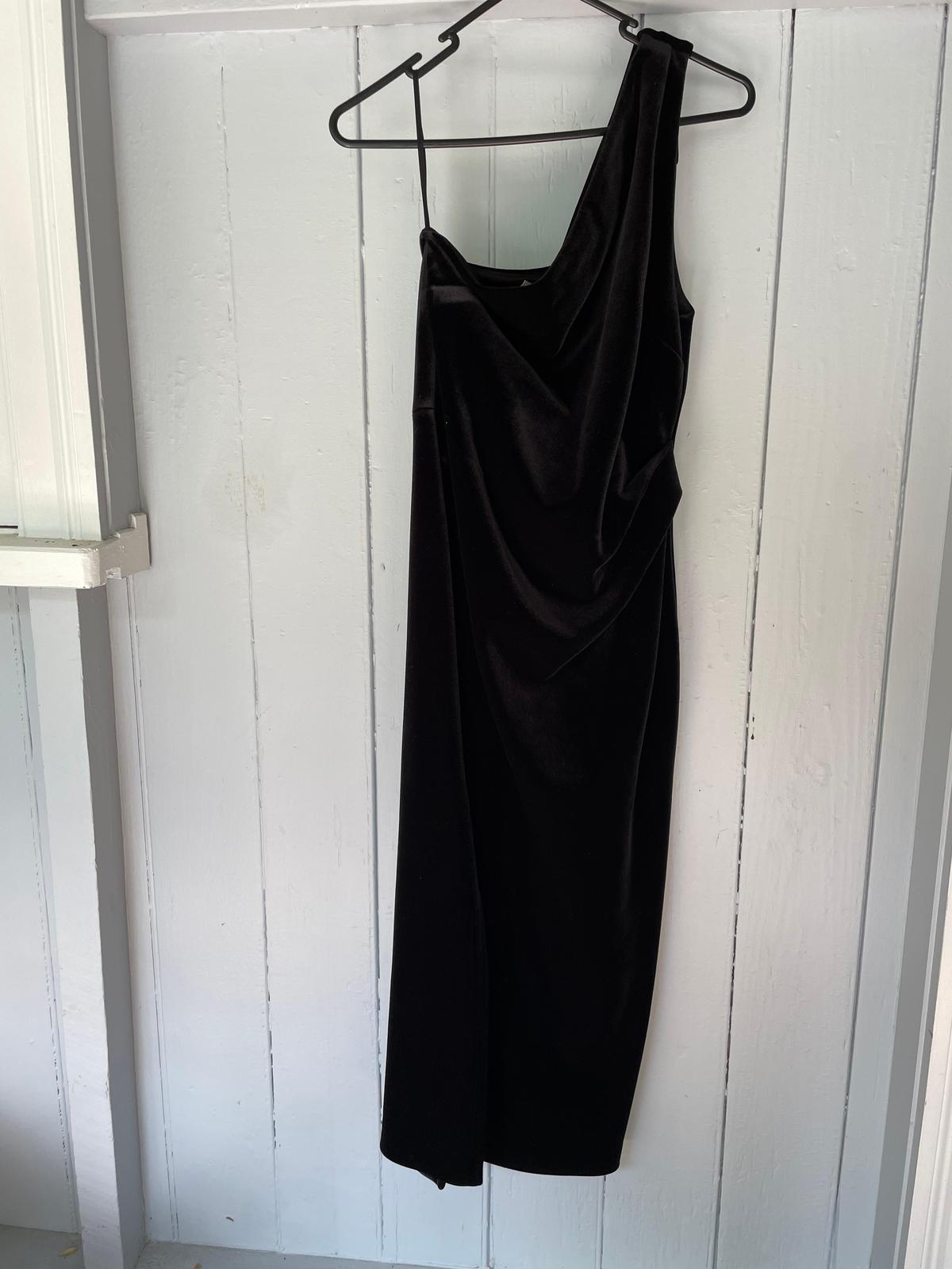 Bec and Bridge Oliviane Velvet Asymmetrical Midi Black Size 10 - Image 4