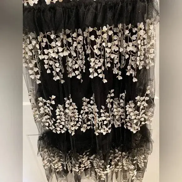 BCBGMAXARIA Floral Vine Applique Gown Black & White Size XS / AU 6 - Image 5