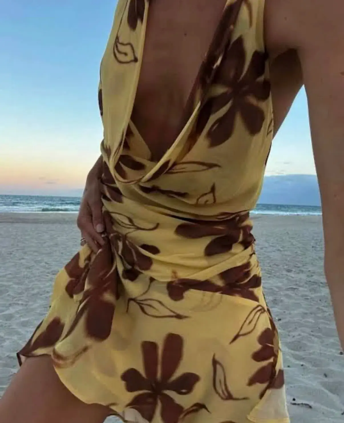 Benni Harlow Halter Dress in Butter Floral Size AU 8 - Image 2