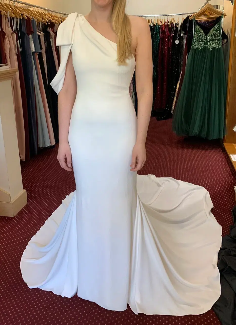 Enzoani One Shoulder Ivory Gown Size AU 10 - Image 2