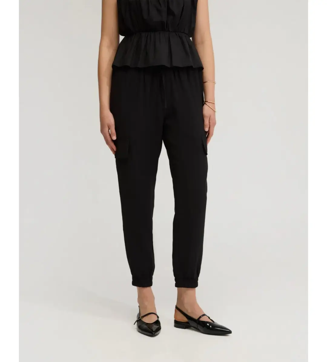 Oxford Minty Cargo Pants Black Size 8 for rent on The Volte - main image