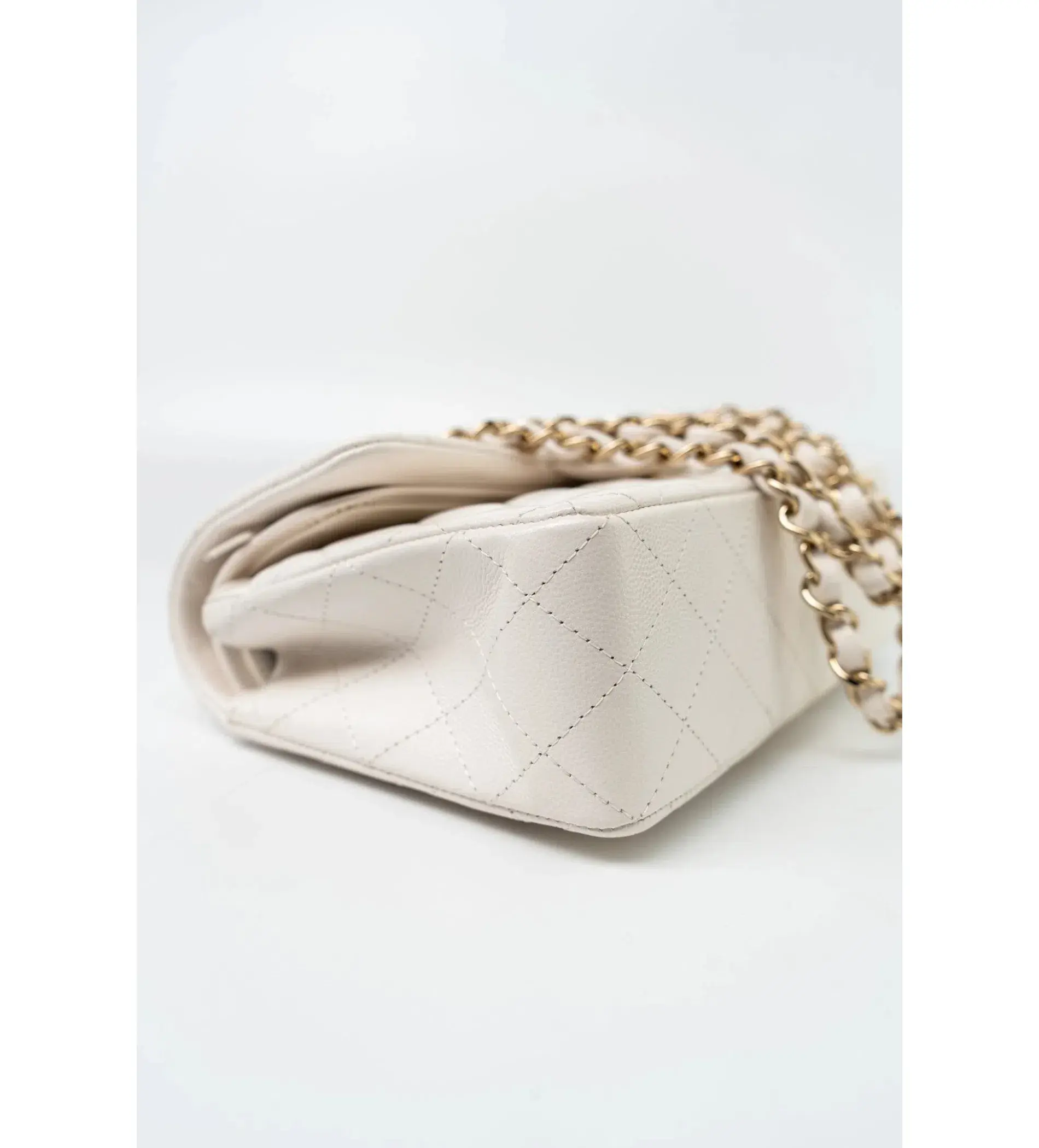 Chanel Classic Flap Bag in White - Image 3