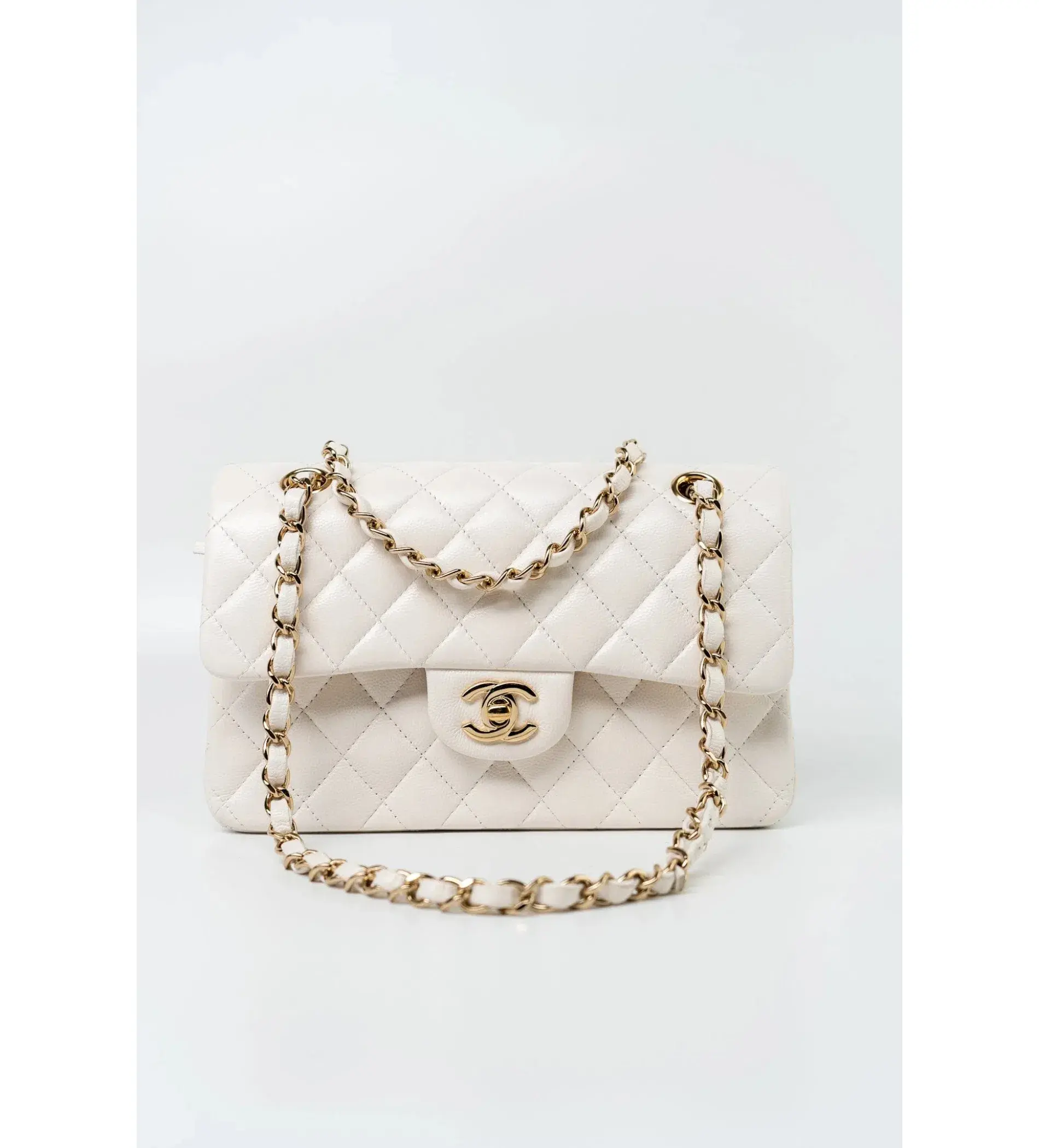 Chanel Classic Flap Bag in White - Image 1