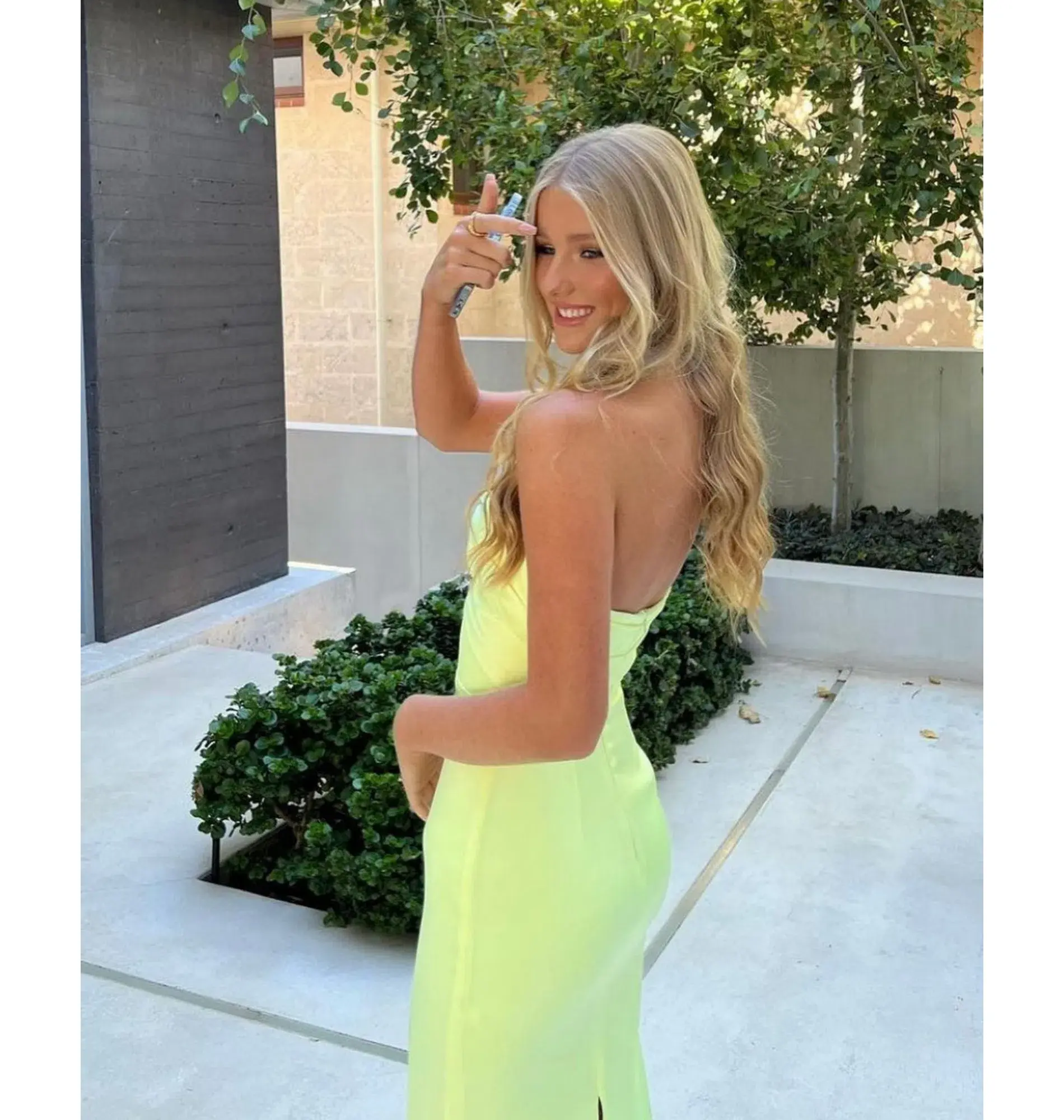 Alex Perry Sheath Gown in Lime Size AU 8 - Image 2