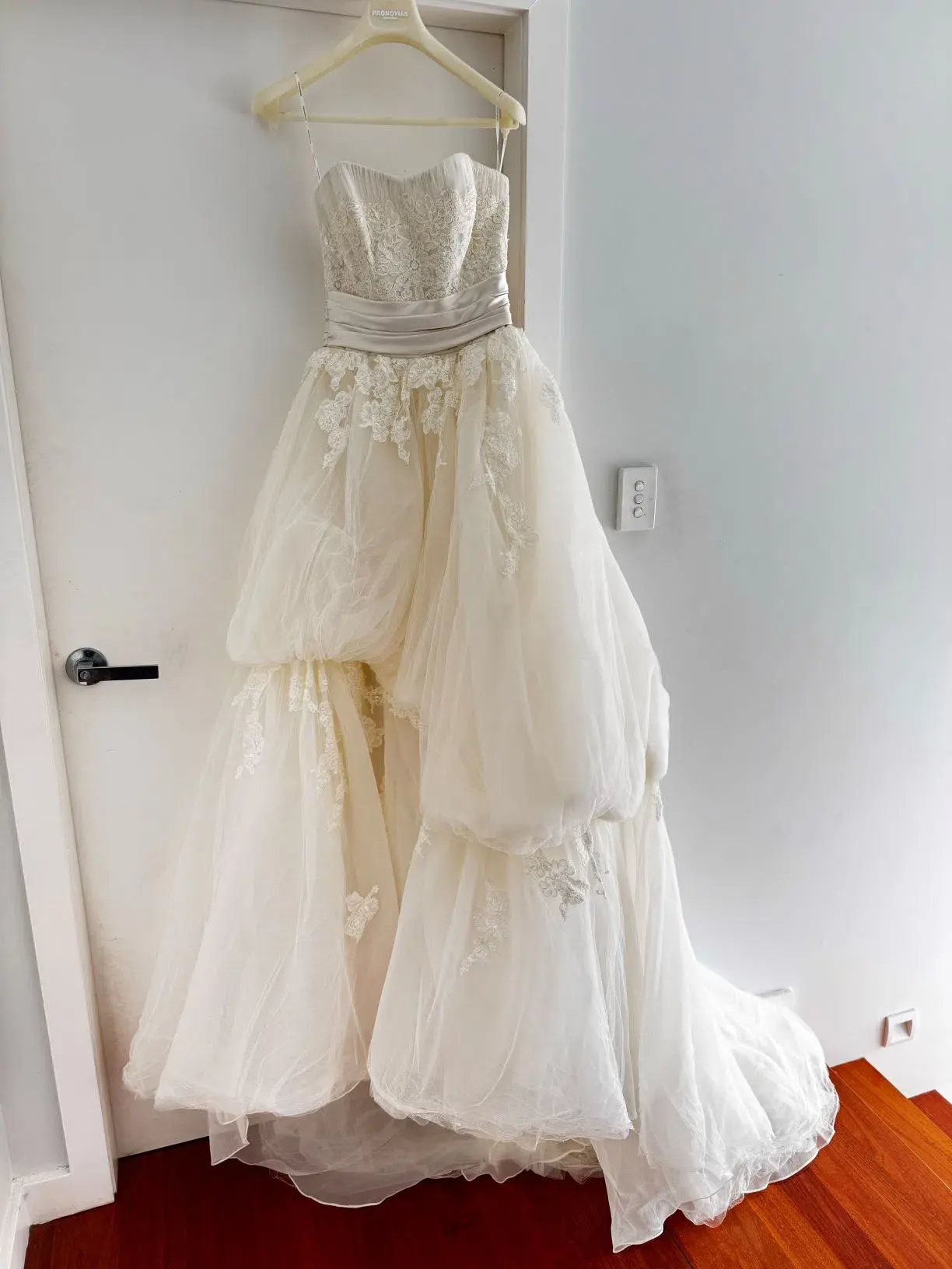 Pronovias Bridal size 10 - Image 1