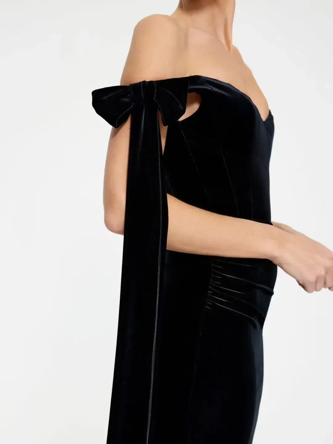 Effie Kats Ginger Gown in Black Velvet Size 10  - Image 4