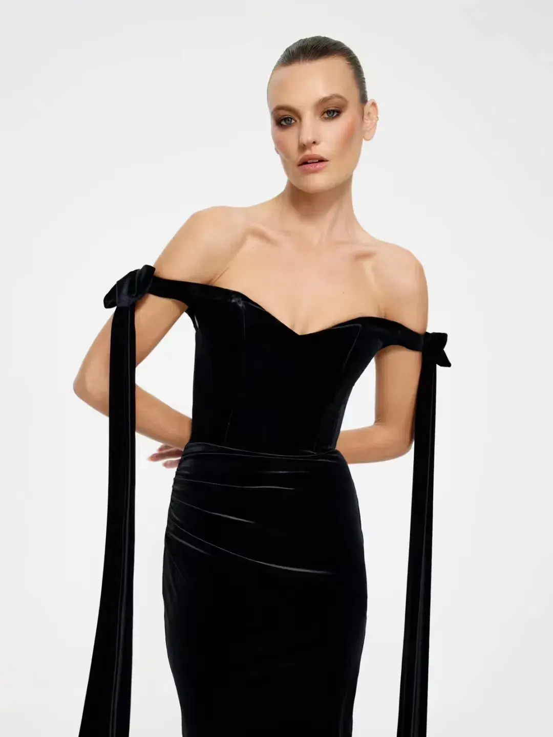 Effie Kats Ginger Gown in Black Velvet Size 10  - Image 2