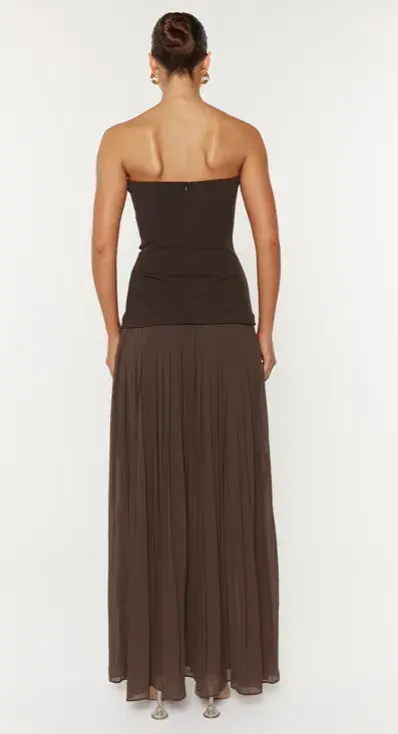 She is Olla Nicolette Maxi in Espresso Size 6  - Image 3