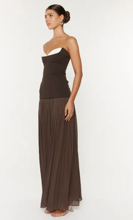 She is Olla Nicolette Maxi in Espresso Size 6  - Image 2