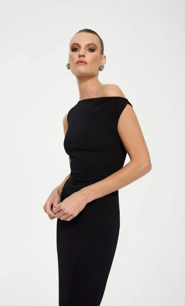 Effie Kats Inaya Gown Black Size 6 for rent on The Volte - main image