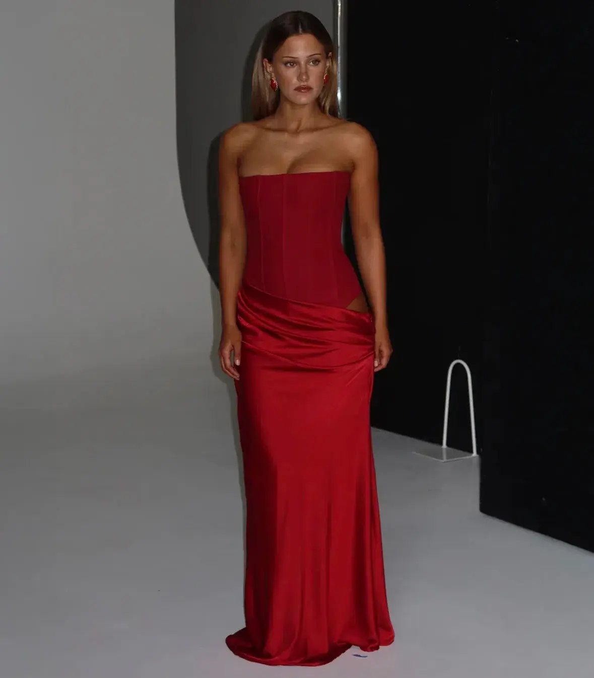 HNTR the Label Huxley Gown Wine Size 6 - Image 1