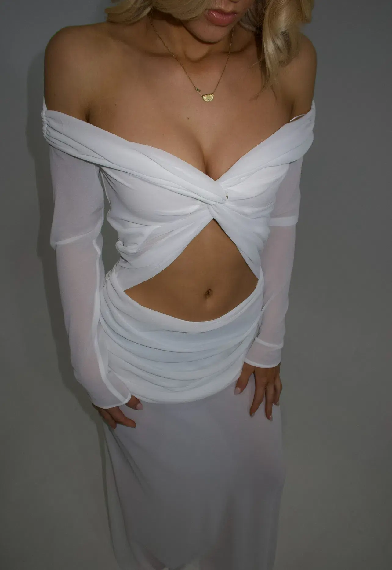 Emily Gown White Natalie Rolt Size AU 6 - Image 4