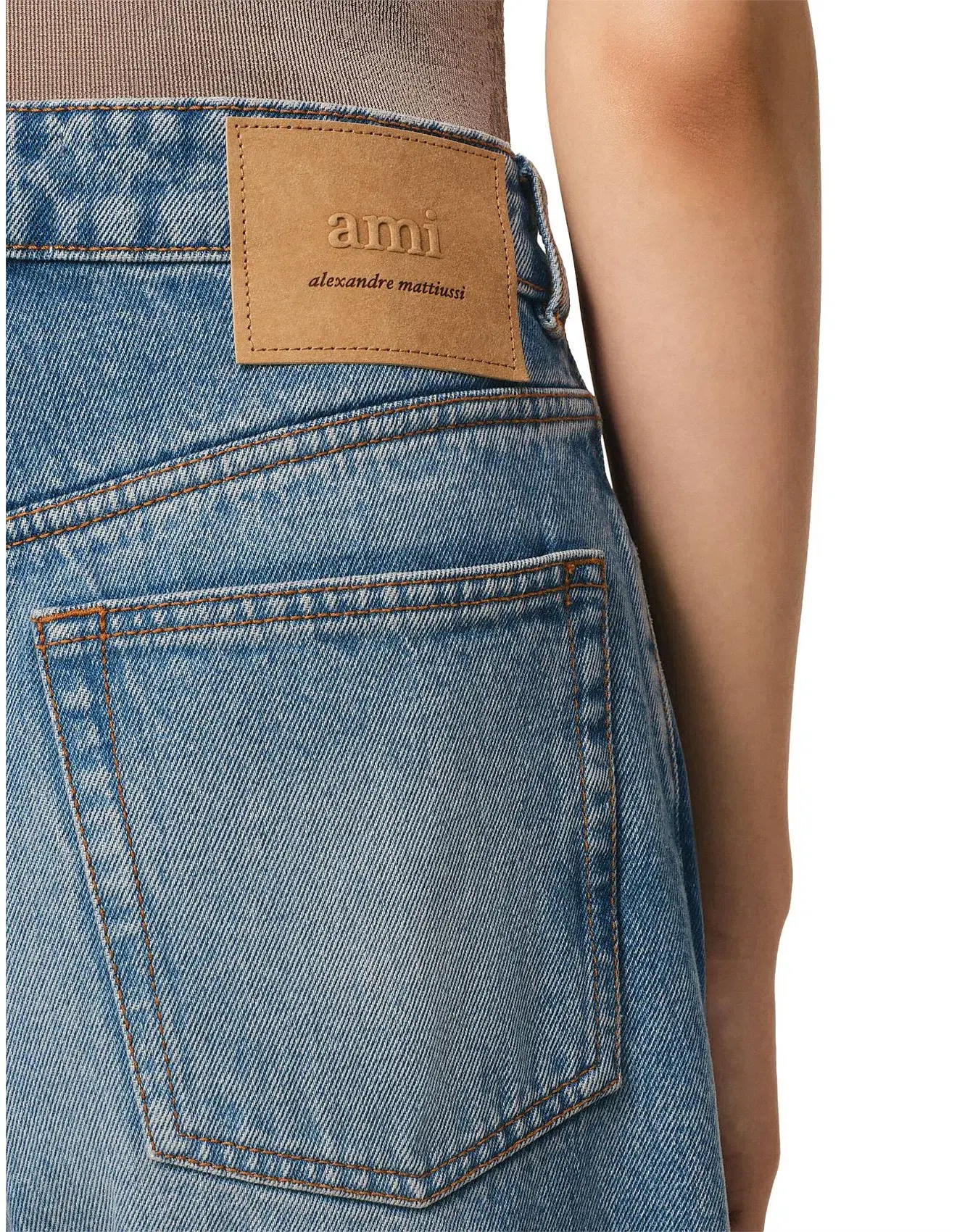 Ami Large Fit Jeans in Used Indigo Denim Size 6/XS - Image 4