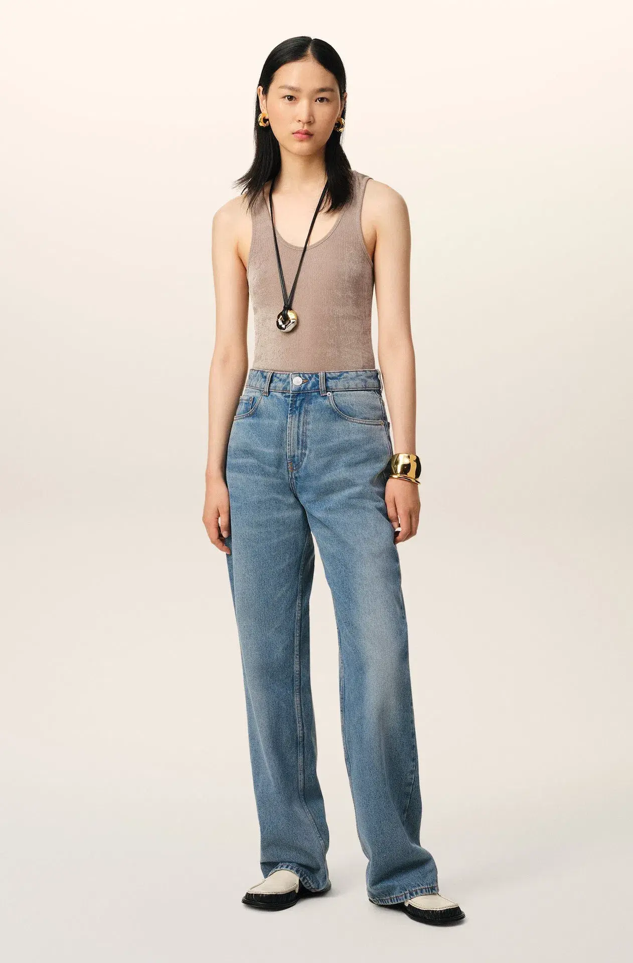 Ami Large Fit Jeans in Used Indigo Denim Size 6/XS - Image 1
