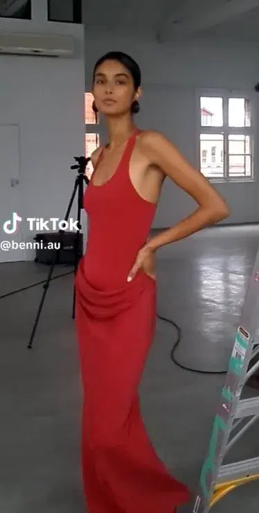 Benni Jade Racer Back Maxi Dress in Scarlet Red Size 8 AU - Image 2