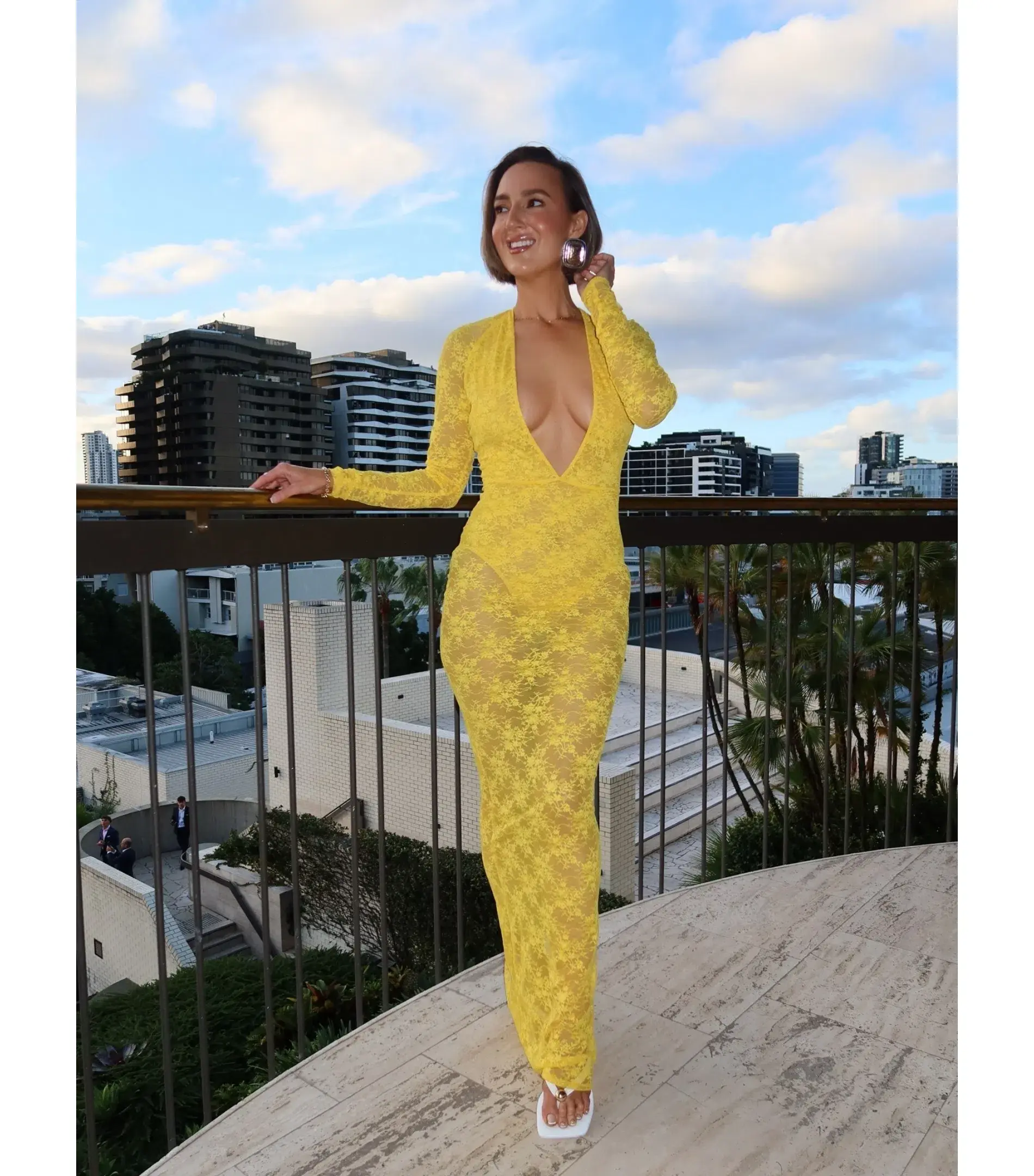 Alex Perry Long Sleeve Halter Column in Lace Yellow Size AU 8  - Image 3