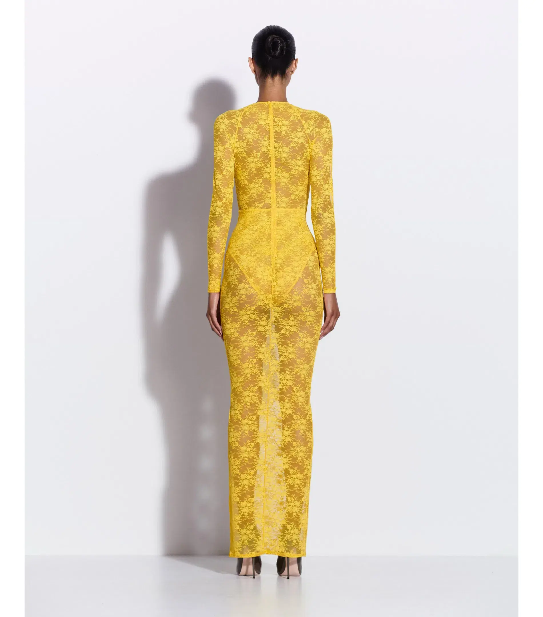 Alex Perry Long Sleeve Halter Column in Lace Yellow Size AU 8  - Image 2