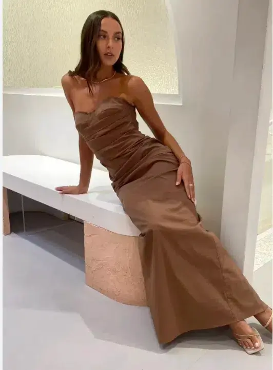 Sir Alba Gown  - Image 3