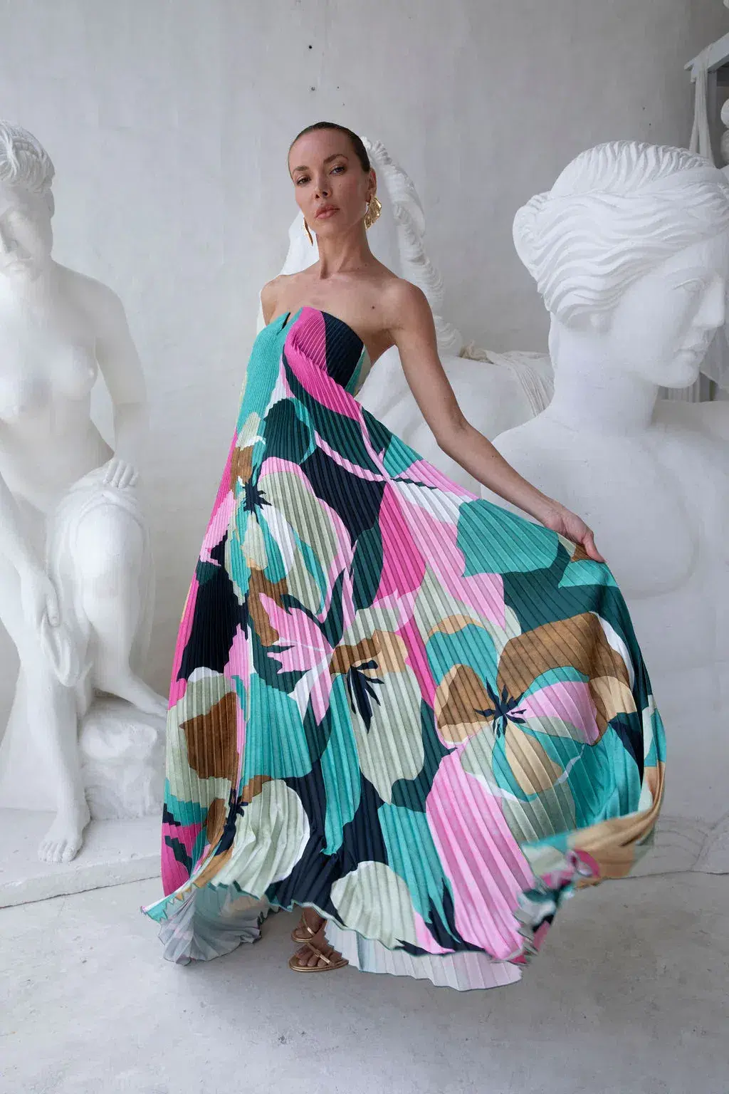 L'idée Black Tie Gown Green Calypso multicoloured size 6 for rent on The Volte - main image