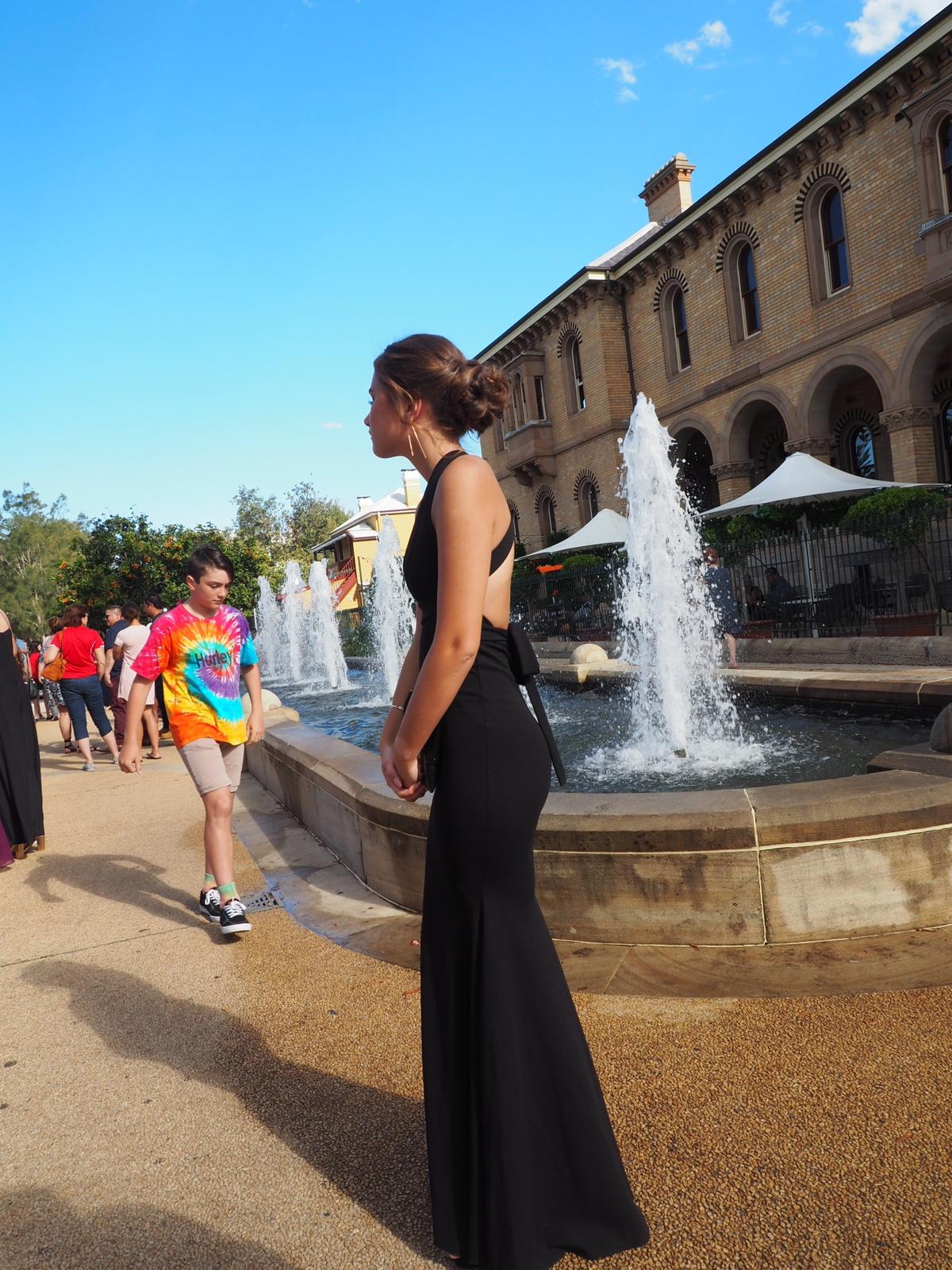 The Private Collection Gown Black Size AU 4 - Image 3