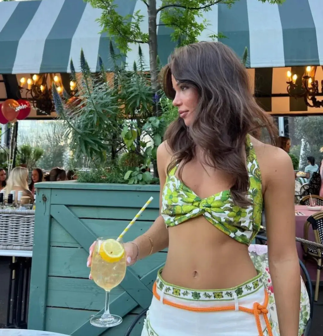 Wallis Set size 10 for rent on The Volte - main image