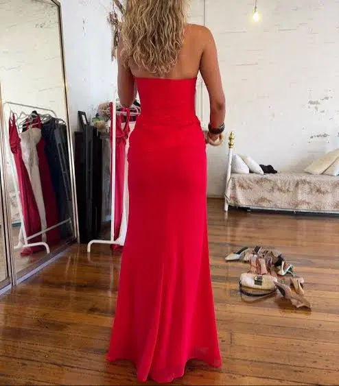 Vera Wang Strapless Bridesmaid Dress Red size 8 - Image 3