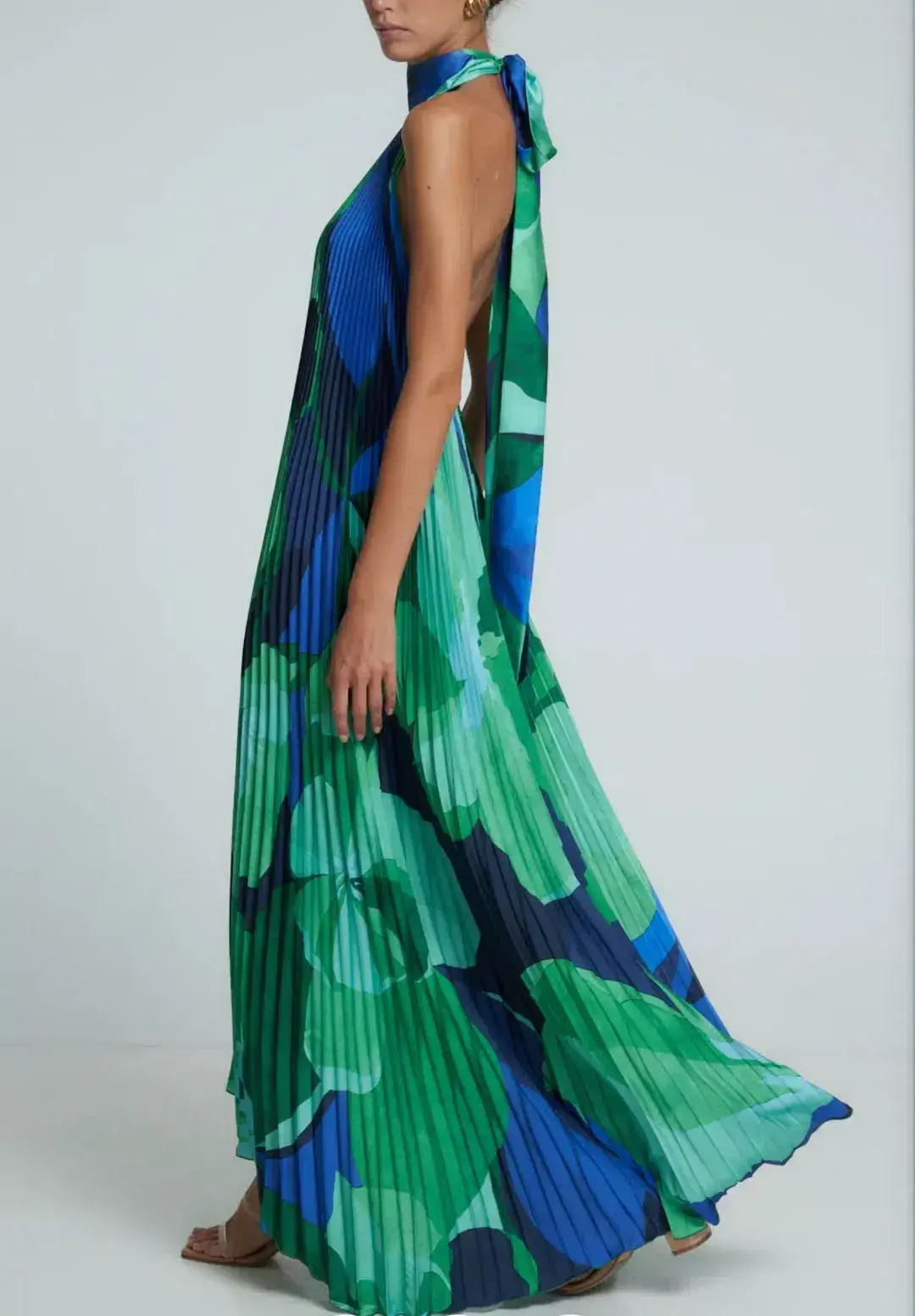 L'IDEE OPERA GOWN IN CAPRI GREEN SIZE 6 for rent on The Volte - main image