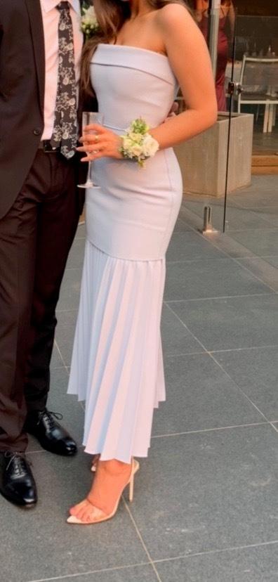LINEAR CREPE PLEAT STRAPLESS DRESS - Image 4
