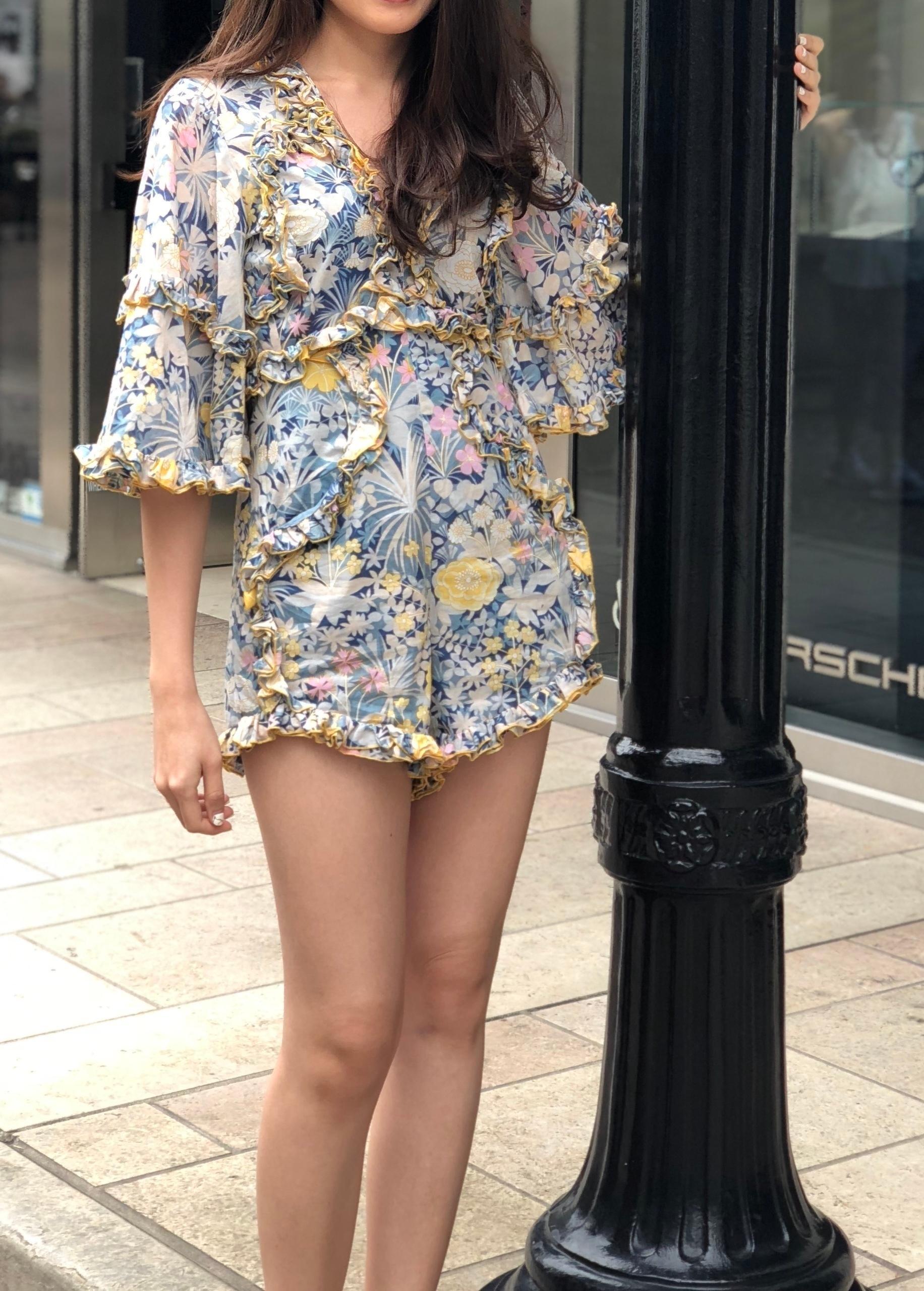 aliceMcCaLL Choose Me Playsuit Gold Bloom size 6  - Image 4