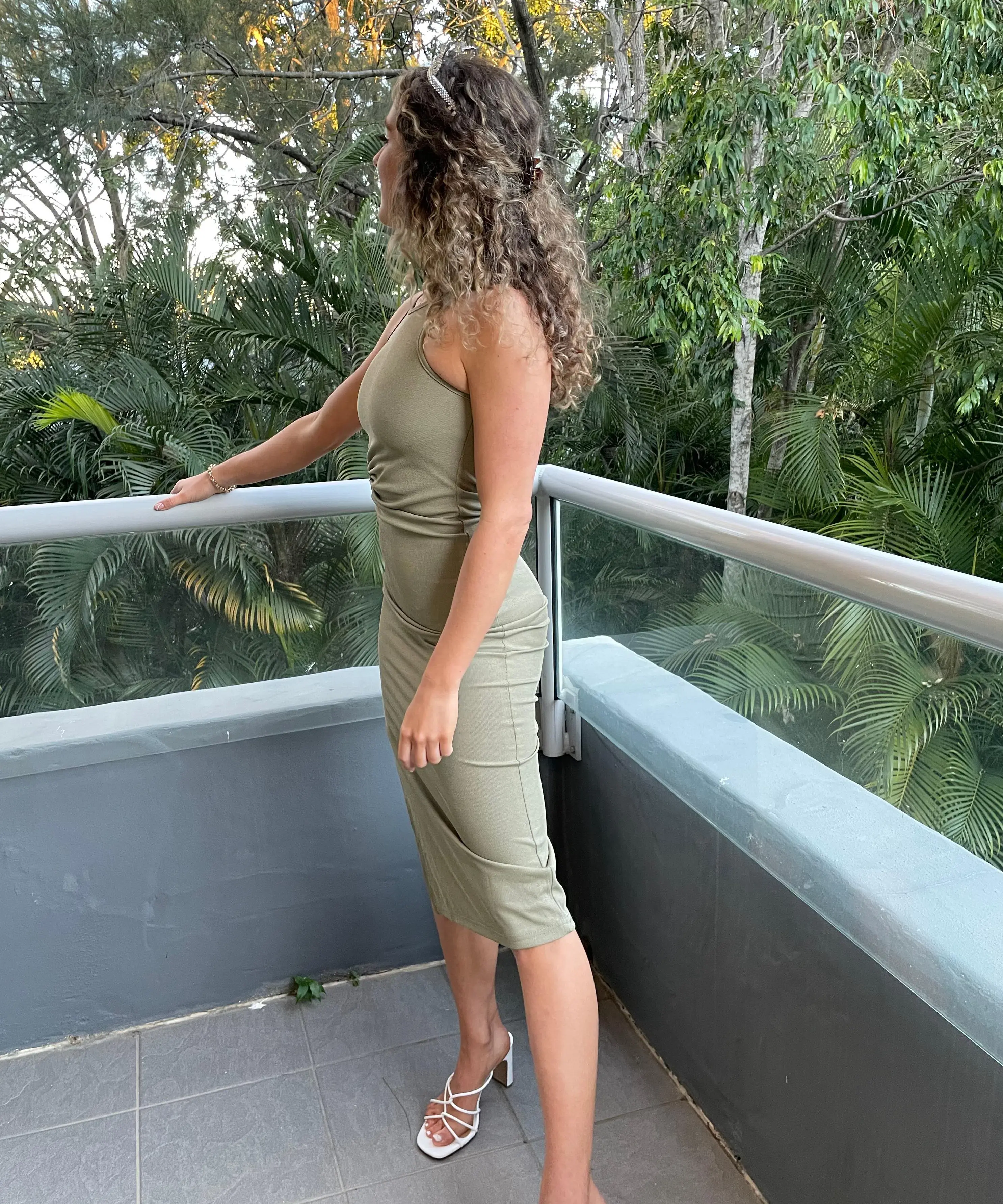 MESHKI Denver Midi Dress Green Size 6  - Image 4