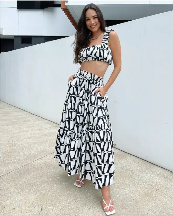 Sheike Heartbreaker Set Top & Skirt Print Size 10 and 8 - Image 3