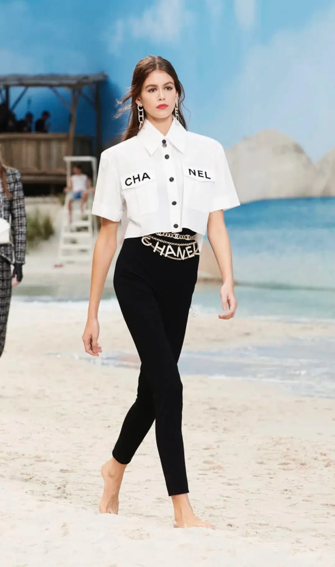 Chanel Logo Chain Belt Gold - Image 5