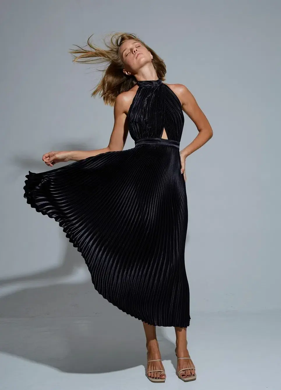 L'Idee Renaissance Gown Noir Size 10 - Image 1