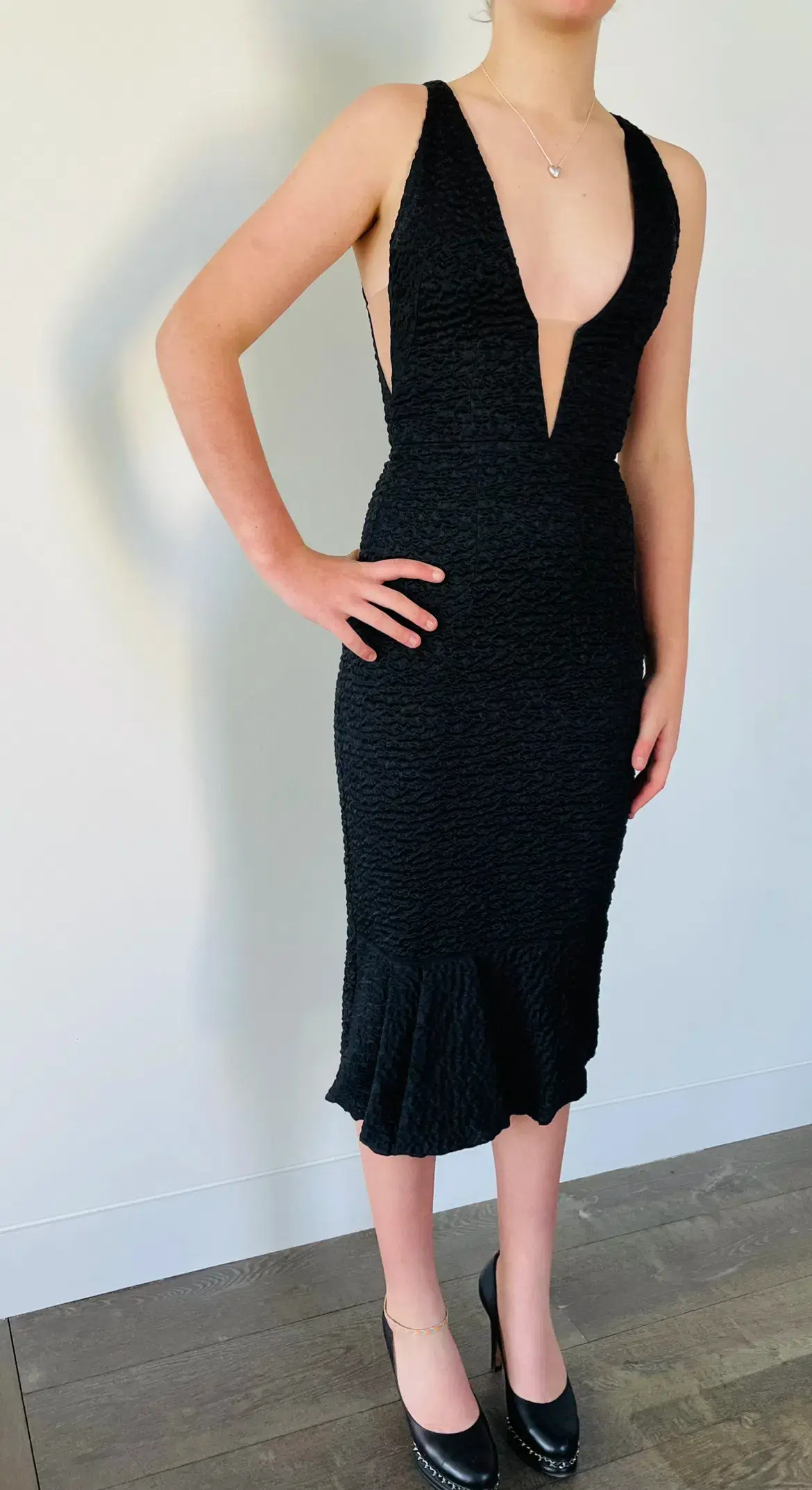 Alex Perry Plunge V Neck Midi Dress Black Size 6 - Image 1