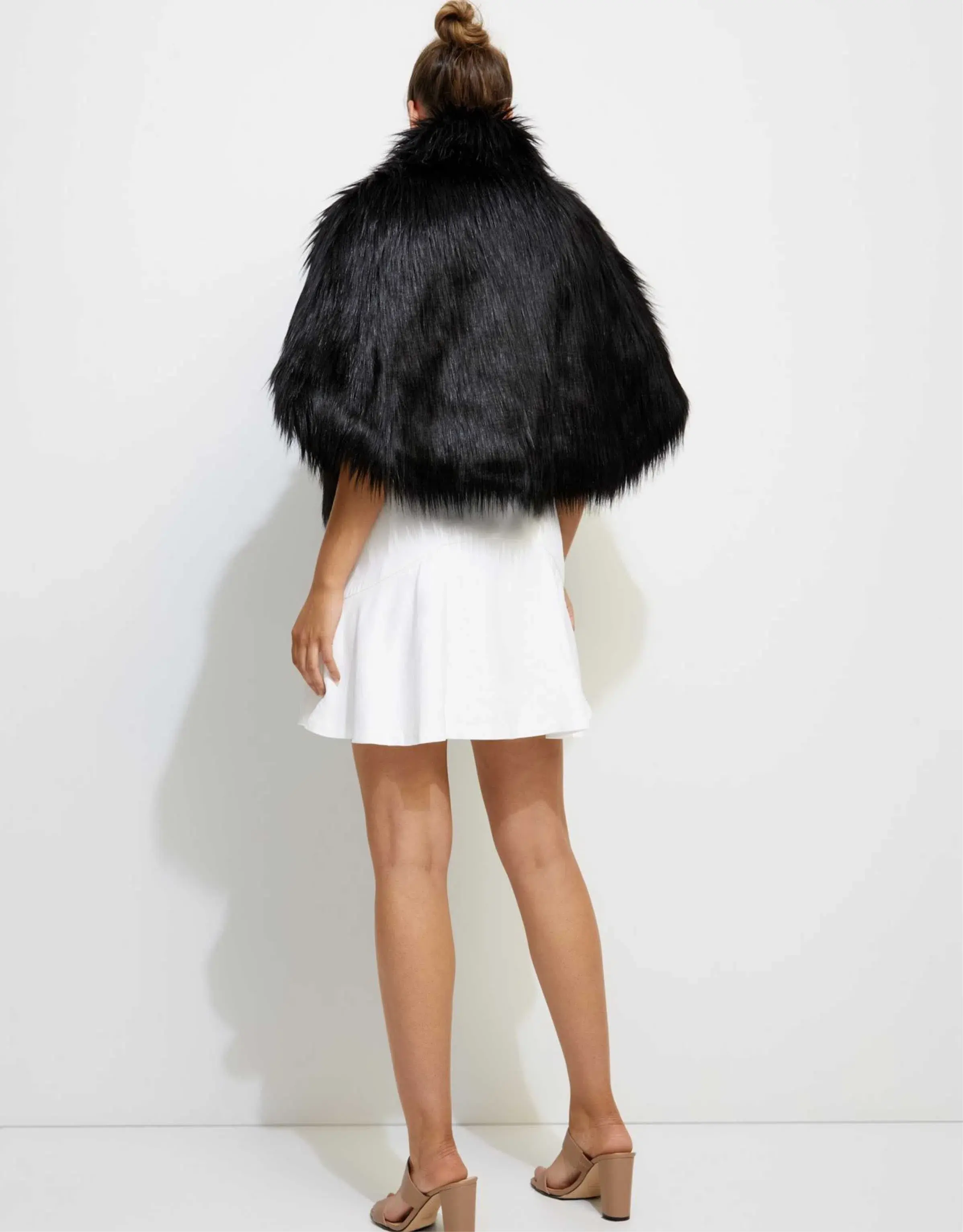 Unreal Fur Nord Cape Black One Size - Image 5