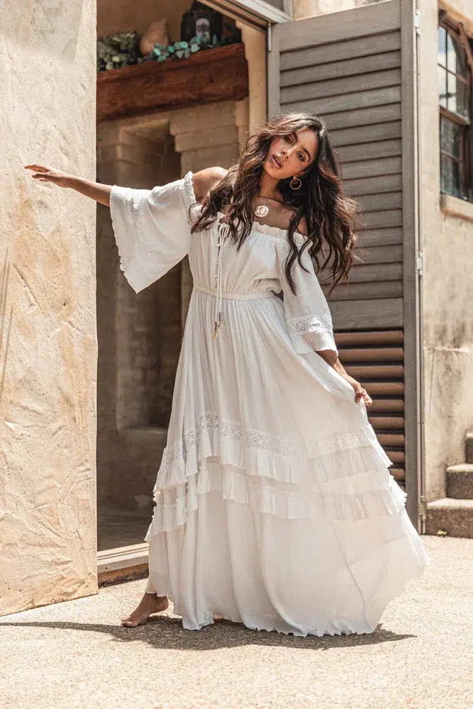 Coven & Co Juliet Gown White Size M/AU 12 - Image 1