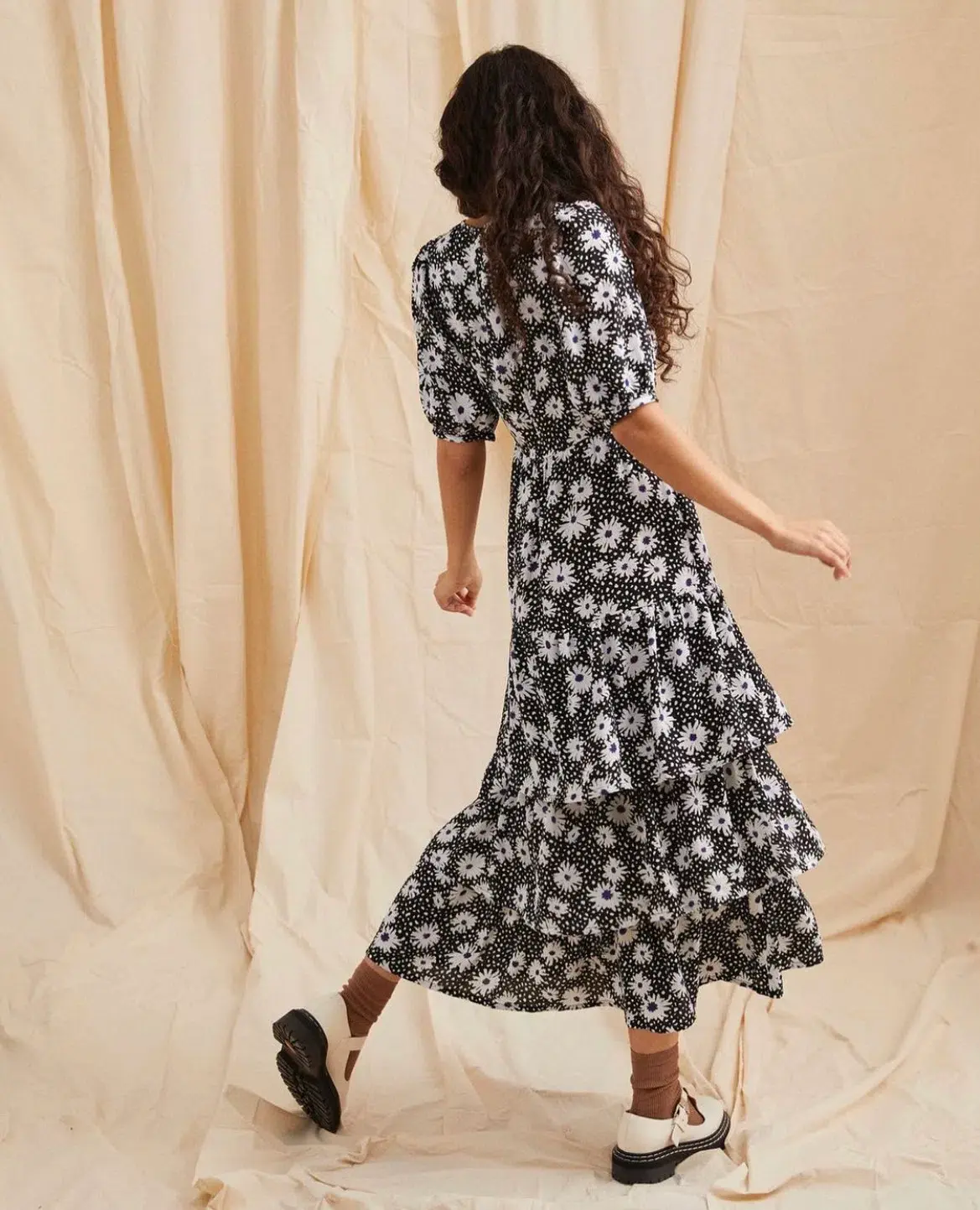 Nice Martin Ronnie Tiered Dress in Daisy Print Size 8 - Image 1