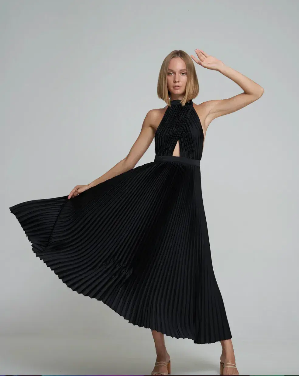L'Idee Renaissance Gown Black Size 8 - Image 1