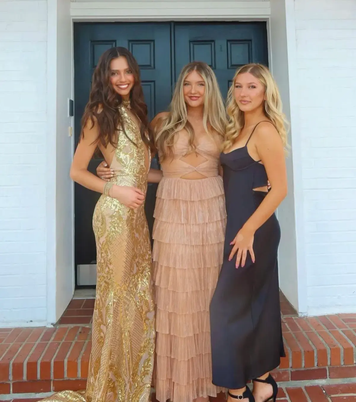 Alamour Nicola Gown Gold Sequin Size 8 - Image 5