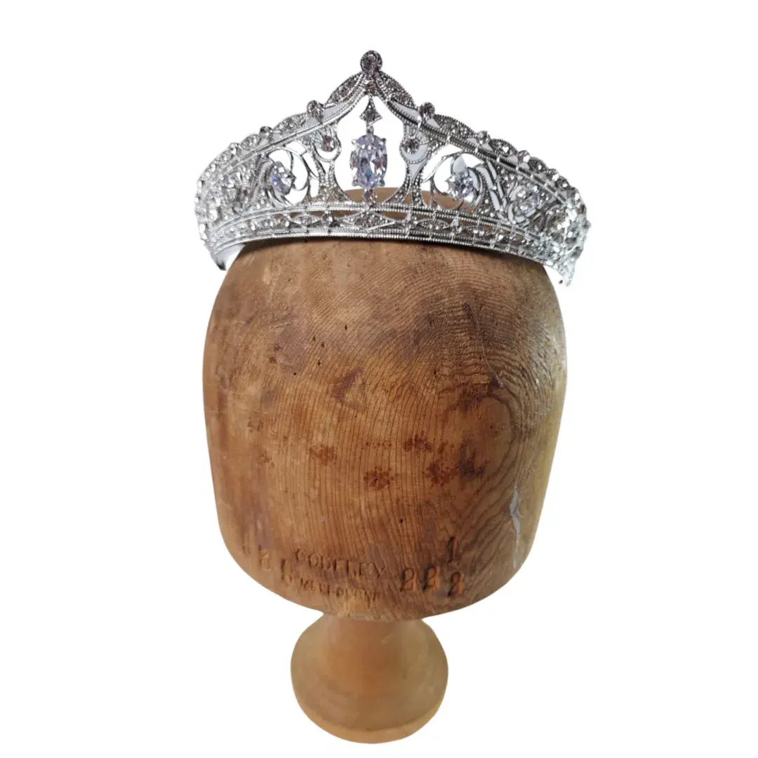 Sass and Elegance Crystal Tiara - Image 3