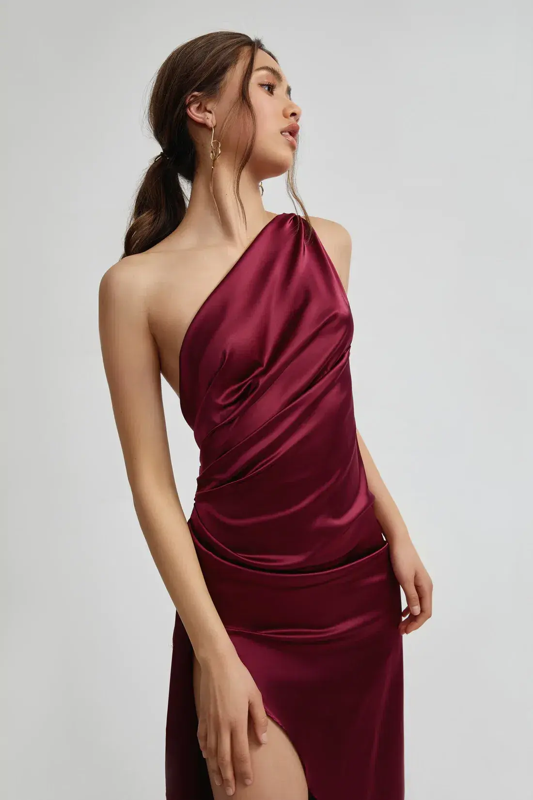 Lexi Samira Gown Burgundy Size 8 - Image 2