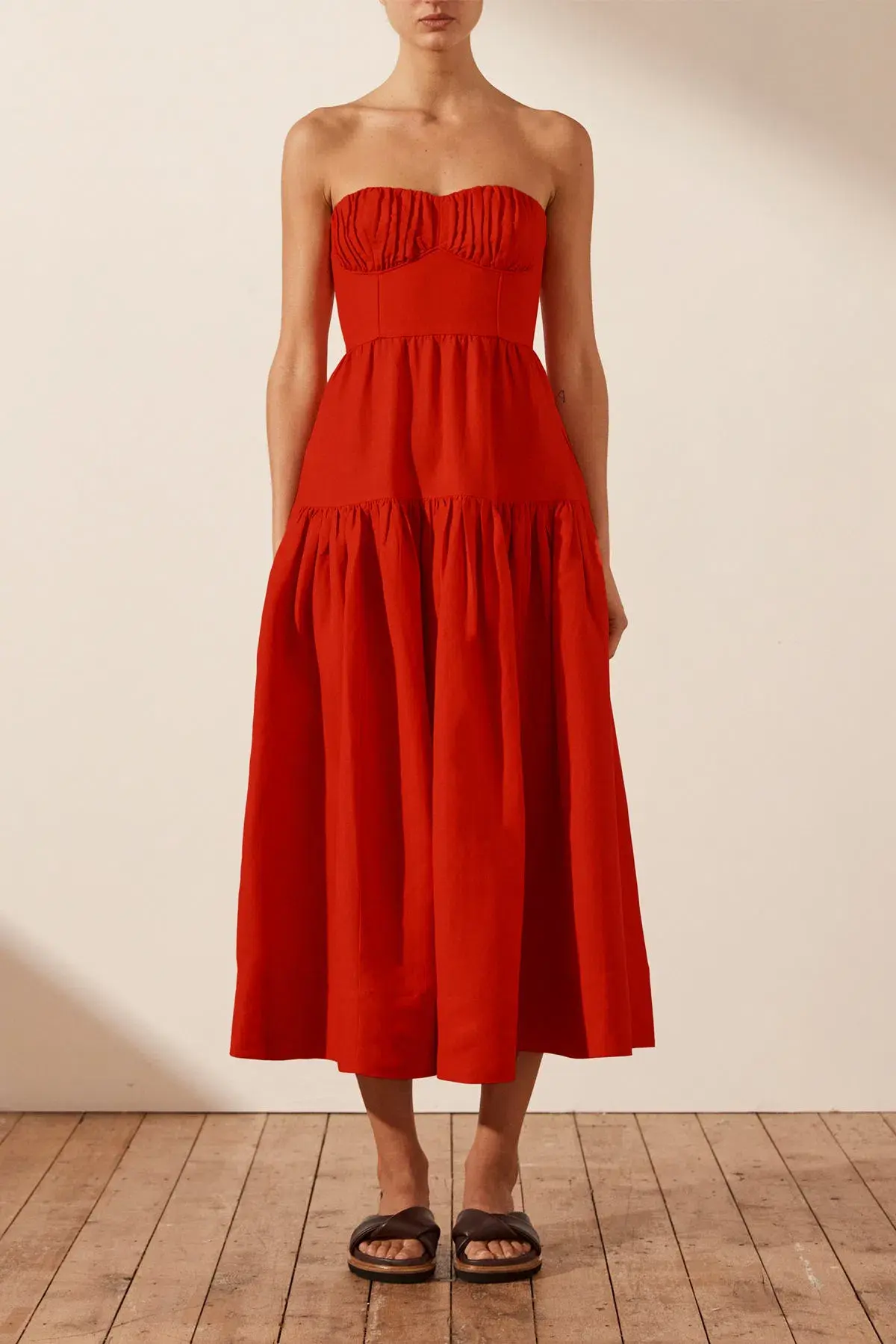 Shona Joy Jules Linen Strapless Ruched Midi Dress in Lipstick Red Size 8 / S - Image 1