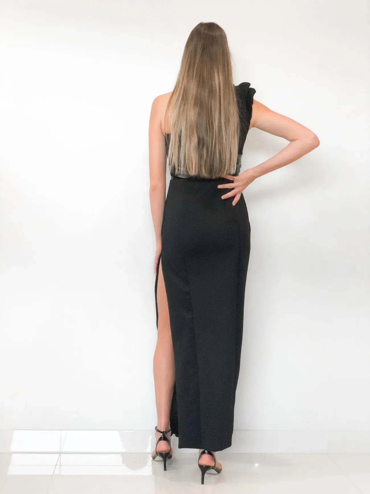 Eliya The Label Akira Gown Black Size AU 8 - Image 2
