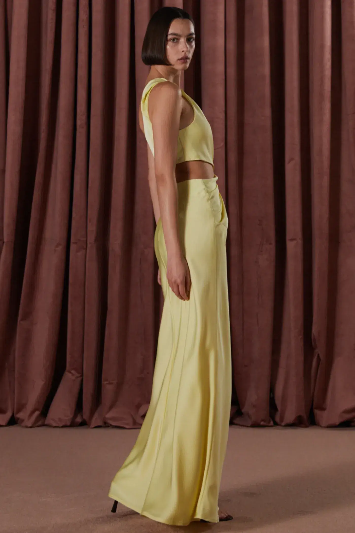 Misha Kristin Satin Gown in soft lime size 8 - Image 4