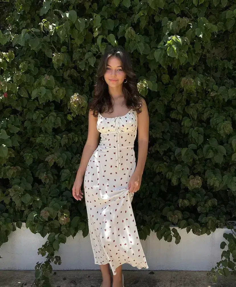 Réalisation Par The Alba In White Strawberry Size 8 for rent on The Volte - main image