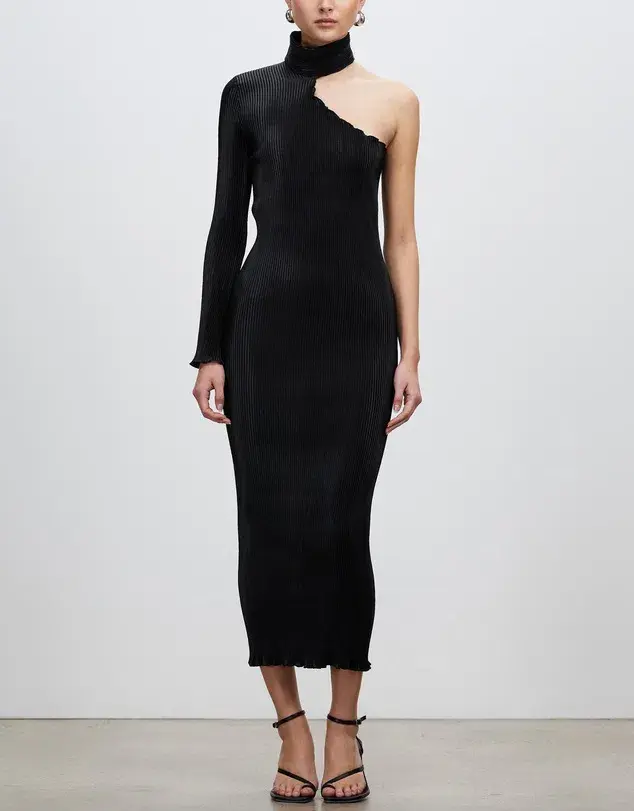 L’Idee Soireé 90’s Sleeved Gown in Black Size 6 for rent on The Volte - main image