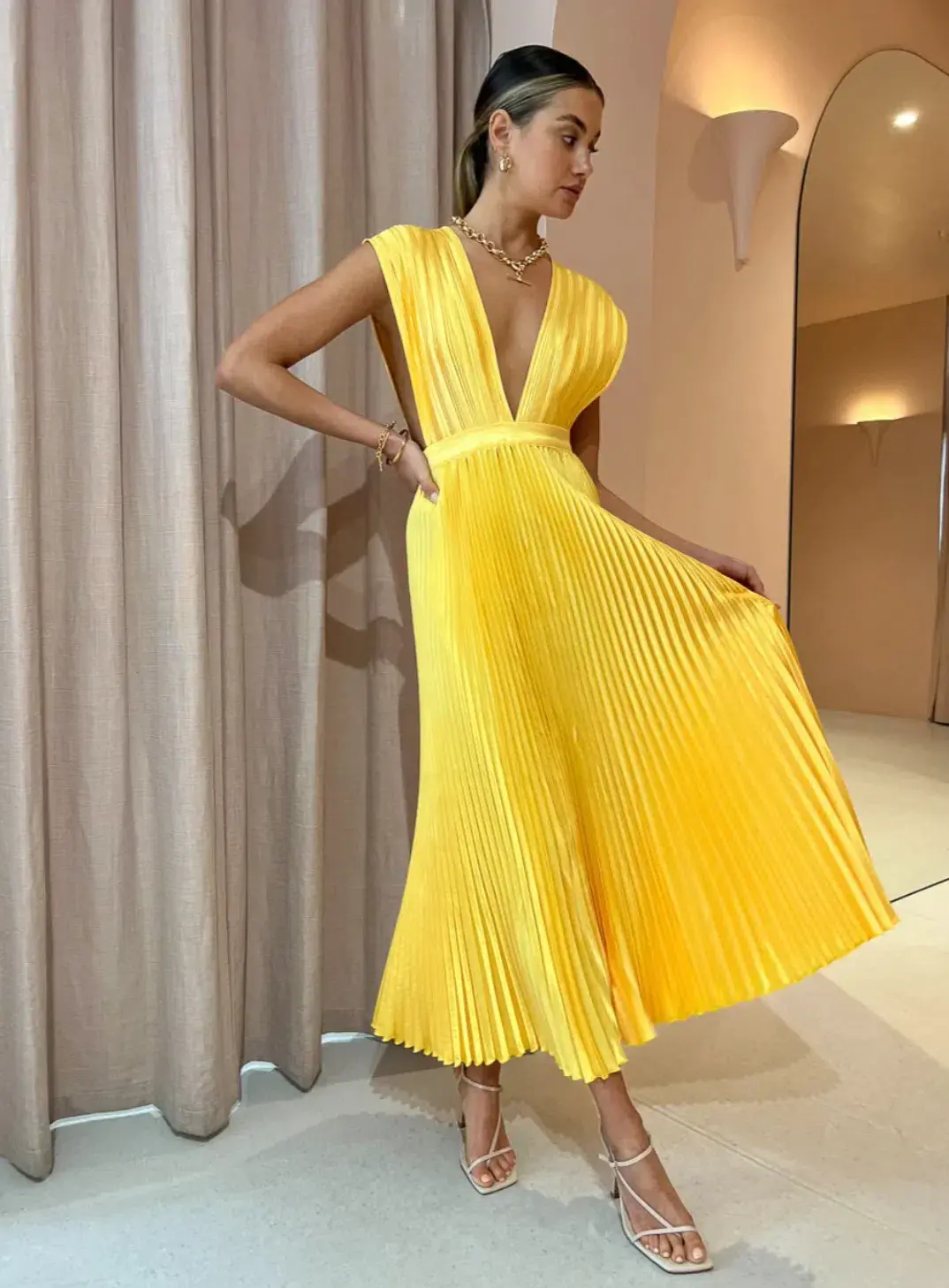 L'idée Gala Gown Canary Yellow Size AU 12 - Image 3