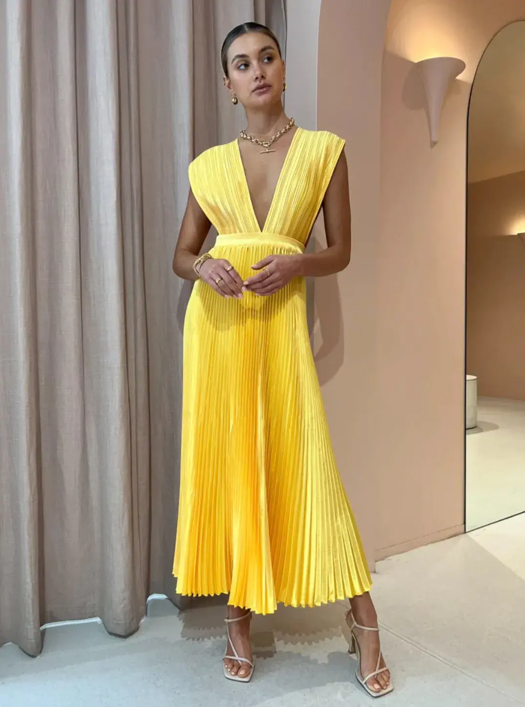 L'idée Gala Gown Canary Yellow Size AU 12 - Image 5